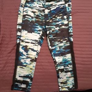 Athletic crop leggings with side mesh